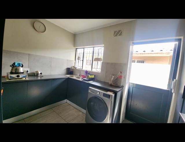 3 BEDROOM HOUSE TO LET IN GOODWOOD PARK